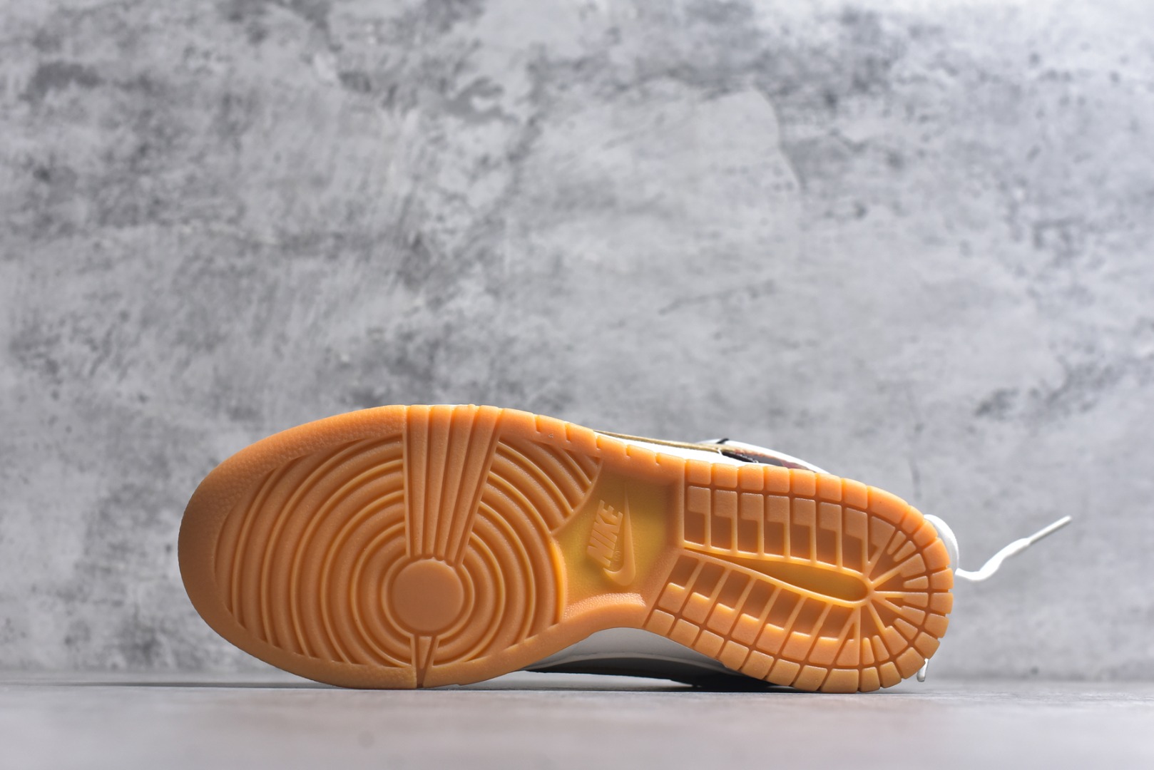 图片[6]-#2026年爆款限量发售！Nike SB Dunk Low“ 马年限定—米黑绑绳” 周年高端定制 低帮休闲板鞋 定制鞋盒 大厂纯原品质出货 超高清洁度 皮料切割干净无任何毛边 细节完美 货号：YX5066-C90 尺码：36 36.5 37.5 38 38.5 39 40 40.5 41 42 42.5 43 44 44.5 45-选品中心