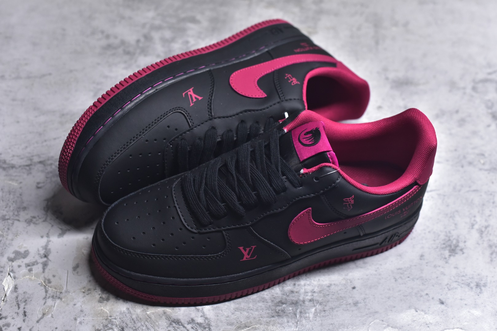 图片[7]-#海外限量发售！公司级NIke Air Force 1 \’07 Low “马年限定–墨黑玫红” 空军一号低帮 运动鞋 休闲鞋 头层皮 折边针车 工艺难度大 原楦头原纸板 高端定制鞋盒 原厂鞋底 超高清洁度 细节完美 货号：FV3694-102 尺码：36 36.5 37.5 38 38.5 39 40 40.5 41 42 42.5 43 44 44.5 45-选品中心