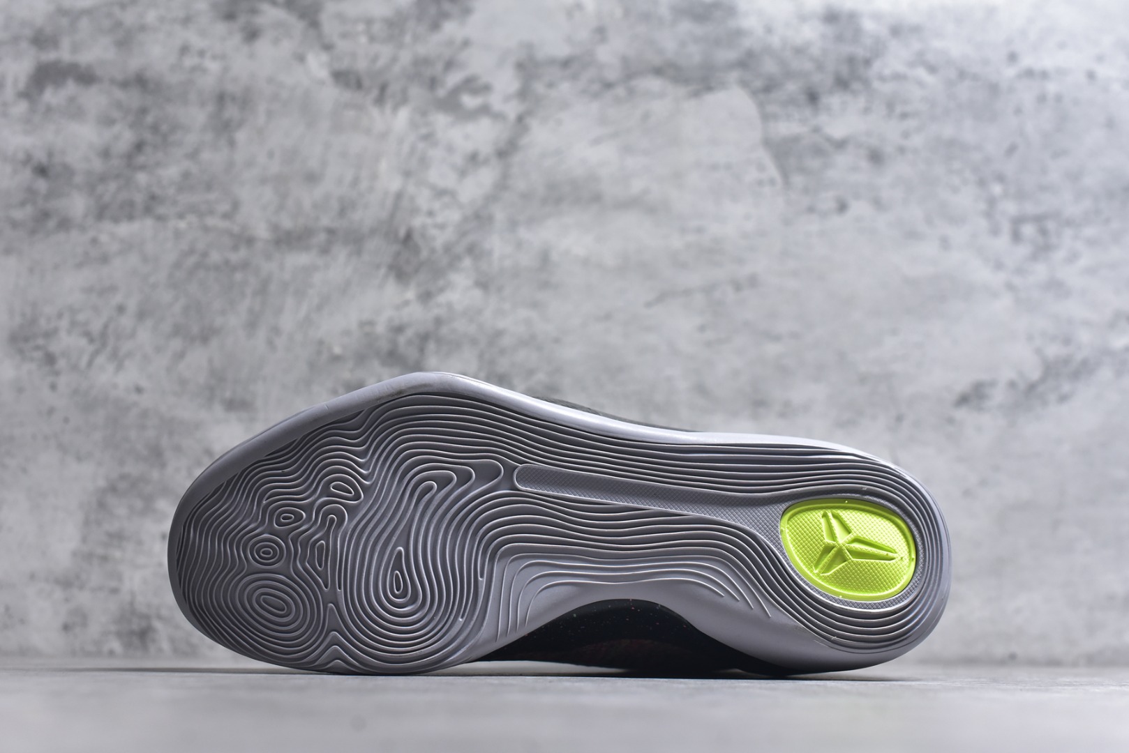 图片[6]-#灭世纯原 NK KOBE 9 ELITE PROTRO 科比9代精英高帮 大师之路 FZ7335-001 2025曼巴年🐍重磅新品 市场最强科比9代精英版 独家出货 ✅原楦打造灵动版型 鞋头➕腰身➕后跟 360°无死角 ✅原厂工艺3层立体编织flyknit鞋面 厚度同步ZP吊打市场“纯原” ✅原厂碳板加持 立体感区分市场货品 ✅区分市场货品🌪过验级拉帮细节 ✅内置全新复刻版中底鞋垫 REACT缓震 密度增加抗衰减 ✅针对海外市场增加 47.5 满足精英选手实战需求 最强科9 灭世制造 用实力让情怀落地 👊🏻 实拍调校N版已经零色差零失真 百分百还原实物色彩所见即所得 不存在货不对板色差等低级问题 选购参考实物拍摄 不混卖不参货 只用心做好货严格选品 承诺混一赔十 尺码：39 40 40.5 41 42 42.5 43 44 44.5 45 46 47.5-选品中心