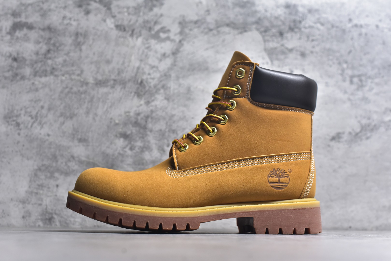 #Timberland添柏岚/天伯伦经典款功能户外休闲防水高帮大黄靴 大黑靴 男码七孔10061 女码六孔10361 面料采用意大利进口牛皮 防水材质 牛皮内里 牛皮鞋垫，防滑大㡳质量超好 尺码：35-45 货号：TB 010061 713-选品中心