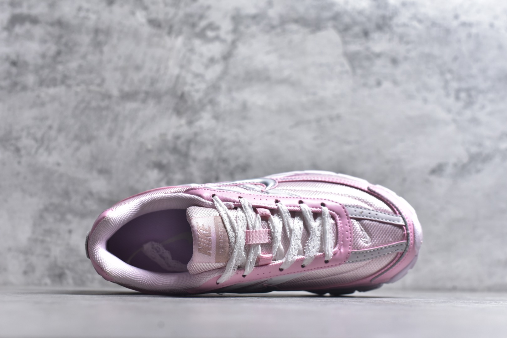 图片[4]-#NK Initiator 创始者系列 复古运动舒适网布休闲跑步鞋 Ins爆火全新韩系古着风 回味经典 采用透气网眼鞋面和支撑覆盖层 自然运动设计的Phlyon中底用于缓冲 BRS 1000碳橡胶外底具有轻质柔韧性 牵引力和耐用性 货号：IB4339-024 尺码：36 36.5 37.5 38 38.5 39 40 40.5 41-选品中心