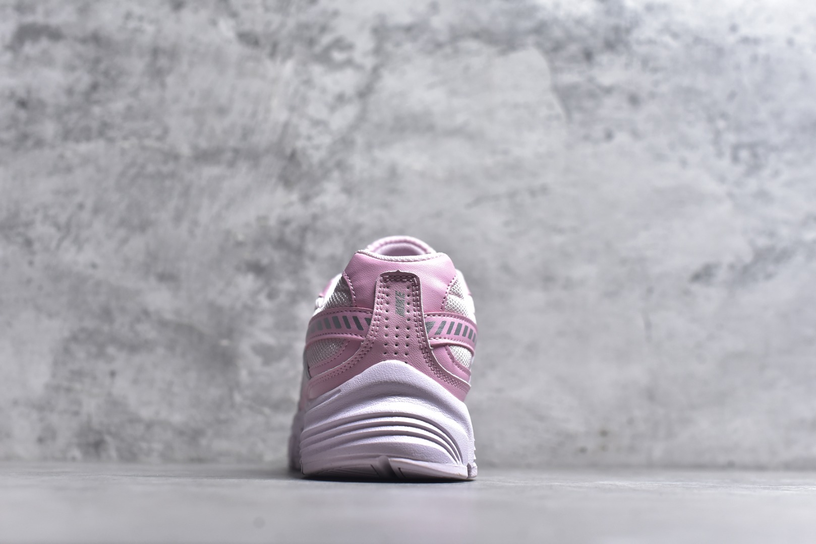 图片[5]-#NK Initiator 创始者系列 复古运动舒适网布休闲跑步鞋 Ins爆火全新韩系古着风 回味经典 采用透气网眼鞋面和支撑覆盖层 自然运动设计的Phlyon中底用于缓冲 BRS 1000碳橡胶外底具有轻质柔韧性 牵引力和耐用性 货号：IB4339-024 尺码：36 36.5 37.5 38 38.5 39 40 40.5 41-选品中心