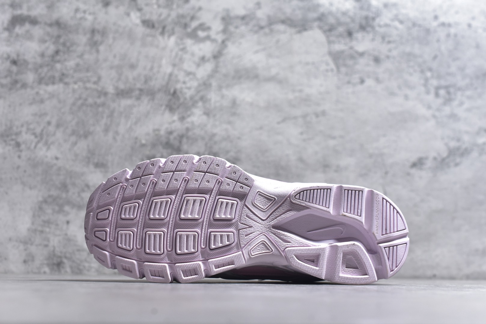 图片[6]-#NK Initiator 创始者系列 复古运动舒适网布休闲跑步鞋 Ins爆火全新韩系古着风 回味经典 采用透气网眼鞋面和支撑覆盖层 自然运动设计的Phlyon中底用于缓冲 BRS 1000碳橡胶外底具有轻质柔韧性 牵引力和耐用性 货号：IB4339-024 尺码：36 36.5 37.5 38 38.5 39 40 40.5 41-选品中心