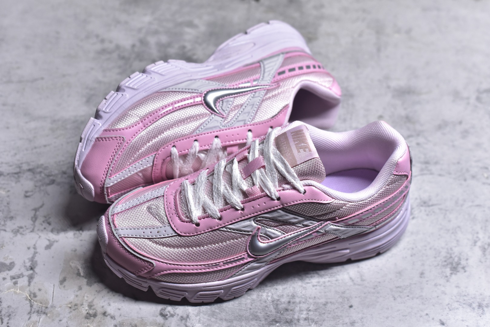 图片[7]-#NK Initiator 创始者系列 复古运动舒适网布休闲跑步鞋 Ins爆火全新韩系古着风 回味经典 采用透气网眼鞋面和支撑覆盖层 自然运动设计的Phlyon中底用于缓冲 BRS 1000碳橡胶外底具有轻质柔韧性 牵引力和耐用性 货号：IB4339-024 尺码：36 36.5 37.5 38 38.5 39 40 40.5 41-选品中心