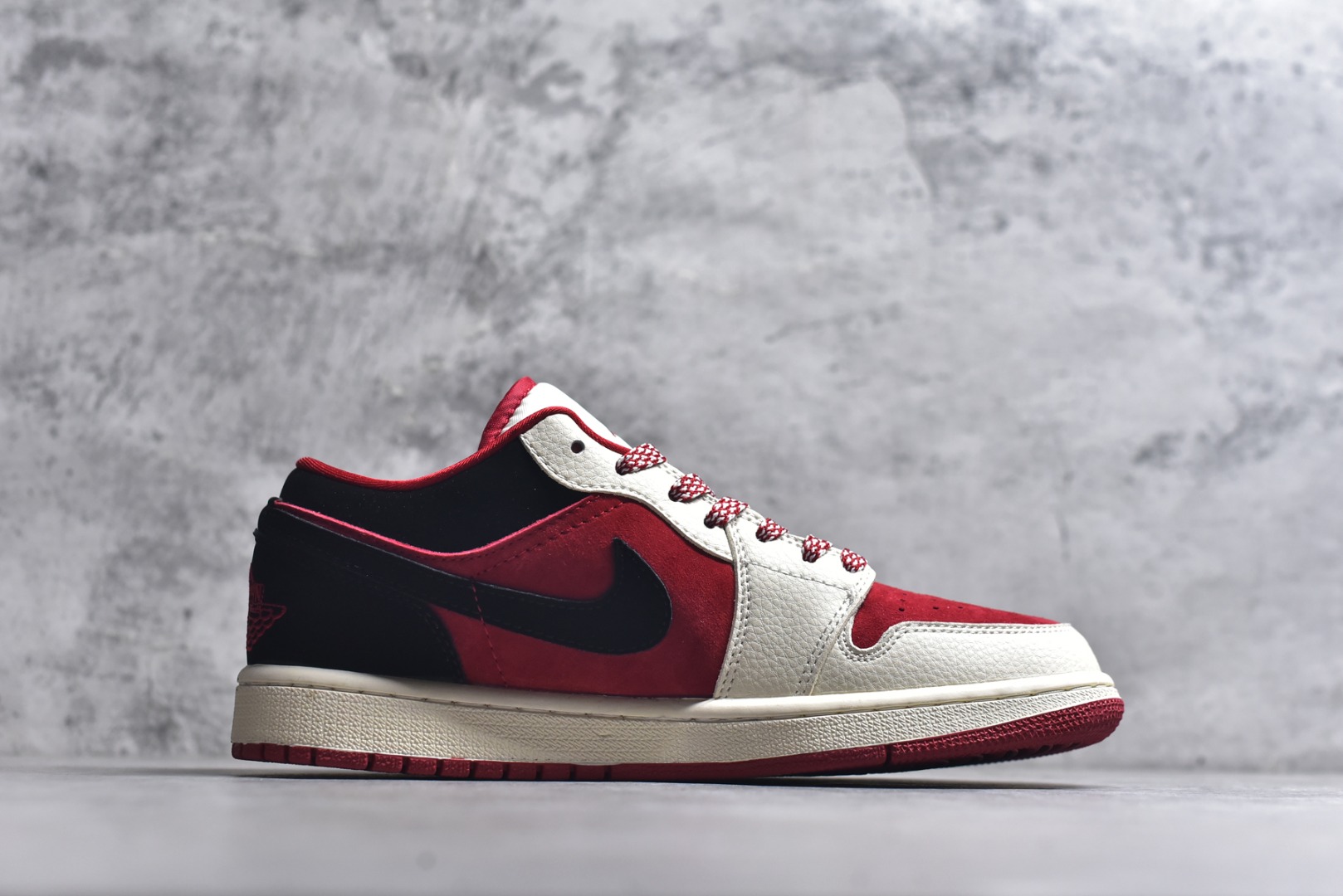 图片[3]-#2026新款定制限量发售❗️高端定制Air Jordan 1 Low AJ1 乔1“ 马年限定——黑红” #定制鞋盒 高端定制 低帮休闲板鞋 定制鞋盒 大厂纯原品质出货 超高清洁度 皮料切割干净无任何毛边 细节完美 货号：LD8888-013 尺码：36 36.5 37.5 38 38.5 39 40 40.5 41 42 42.5 43 44 44.5 45-选品中心