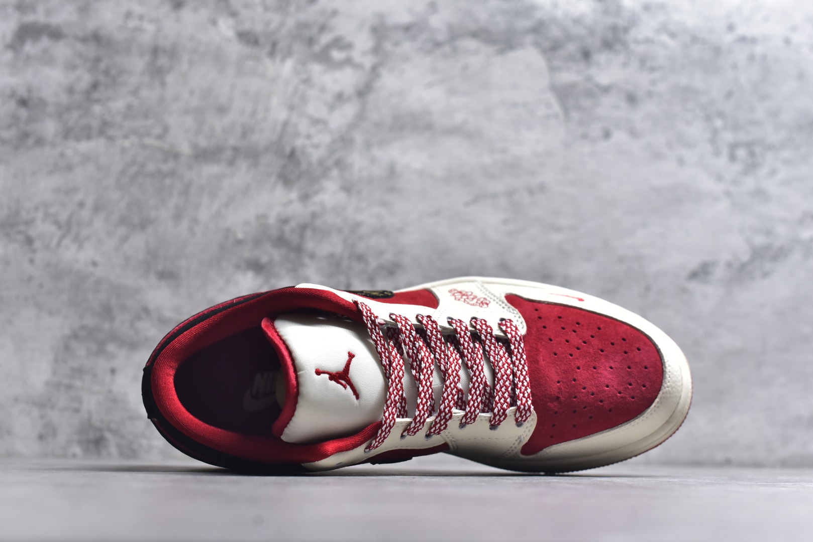 图片[4]-#2026新款定制限量发售❗️高端定制Air Jordan 1 Low AJ1 乔1“ 马年限定——黑红” #定制鞋盒 高端定制 低帮休闲板鞋 定制鞋盒 大厂纯原品质出货 超高清洁度 皮料切割干净无任何毛边 细节完美 货号：LD8888-013 尺码：36 36.5 37.5 38 38.5 39 40 40.5 41 42 42.5 43 44 44.5 45-选品中心