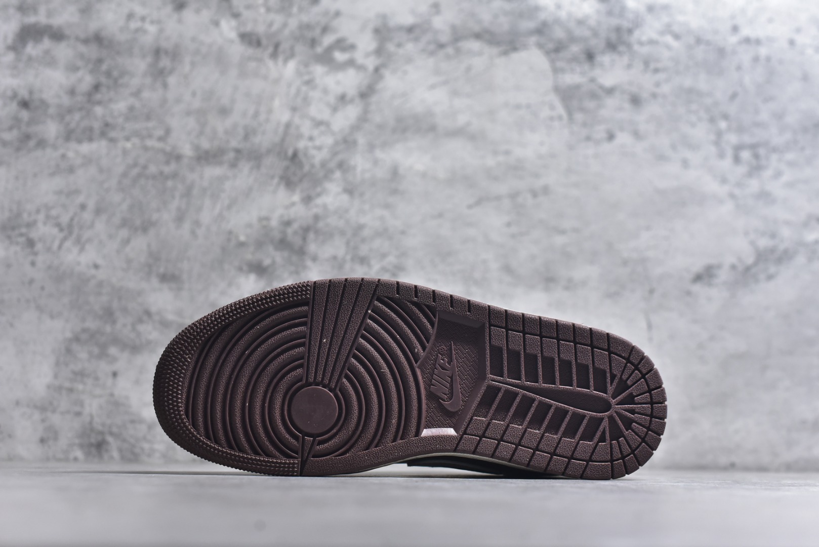 图片[6]-#Air Jordan AJ1 Low 低帮 IR7600-211 全新流水线出品 DT版本唯一平替选择 市场第二梯队最强版 全部原鞋开发 原楦原纸板开发 全鞋电脑针车 原厂内置全掌气垫 原盒内在原标 唯一Zp原版鞋带绑法 免检产品 全新2022版型 全头层皮料 完美零毛边处理 原厂配置全掌气垫 价格定位良心 几十个配色陆续出货 实拍调校N版已经零色差零失真 百分百还原实物色彩所见即所得 不存在货不对板色差等低级问题 选购参考实物拍摄 不混卖不参货 只用心做好货严格选品 承诺混一赔十 尺码：36 36.5 37.5 38 38.5 39 40 40.5 41 42 42.5 43 44 44.5 45-选品中心