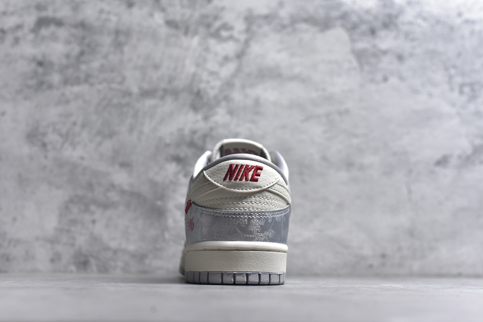 图片[5]-#2026新款定制限量发售❗️Nike SB Dunk Low“ 马年限定——白银中国风” 高端定制 低帮休闲板鞋 定制鞋盒 大厂纯原品质出货 超高清洁度 皮料切割干净无任何毛边 细节完美 货号：DS6608-022 尺码：36 36.5 37.5 38 38.5 39 40 40.5 41 42 42.5 43 44 44.5 45-选品中心