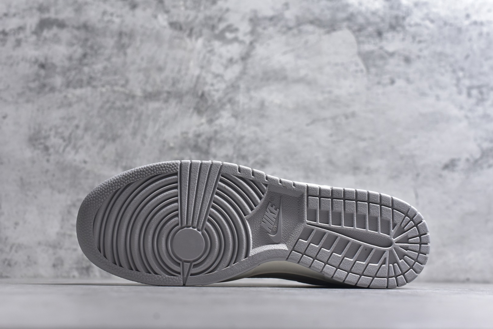 图片[6]-#2026新款定制限量发售❗️Nike SB Dunk Low“ 马年限定——白银中国风” 高端定制 低帮休闲板鞋 定制鞋盒 大厂纯原品质出货 超高清洁度 皮料切割干净无任何毛边 细节完美 货号：DS6608-022 尺码：36 36.5 37.5 38 38.5 39 40 40.5 41 42 42.5 43 44 44.5 45-选品中心