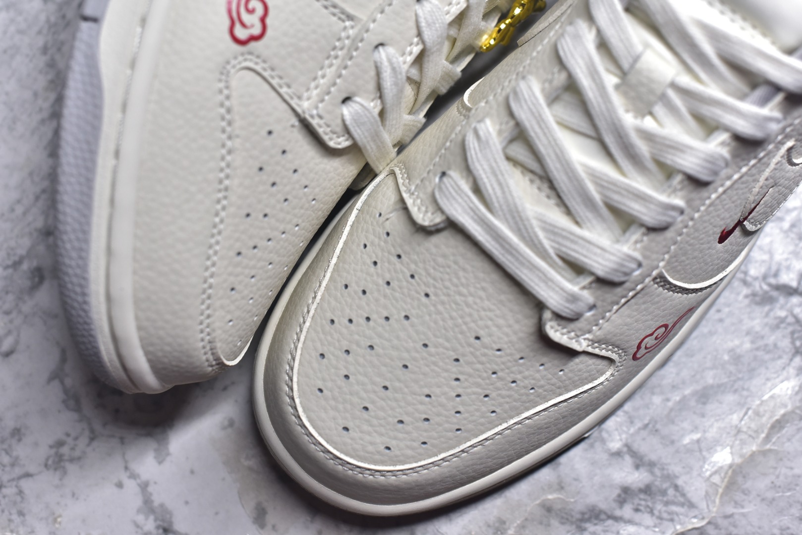 图片[8]-#2026新款定制限量发售❗️Nike SB Dunk Low“ 马年限定——白银中国风” 高端定制 低帮休闲板鞋 定制鞋盒 大厂纯原品质出货 超高清洁度 皮料切割干净无任何毛边 细节完美 货号：DS6608-022 尺码：36 36.5 37.5 38 38.5 39 40 40.5 41 42 42.5 43 44 44.5 45-选品中心