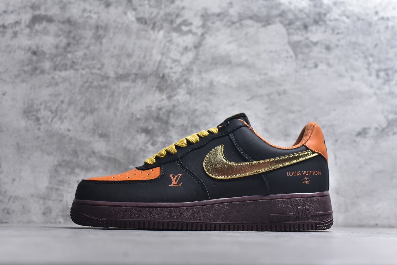 #海外限量发售！公司级NIke Air Force 1 \'07 Low “马年限定--玄黑赤金” 空军一号低帮 运动鞋 休闲鞋 头层皮 折边针车 工艺难度大 原楦头原纸板 高端定制鞋盒 原厂鞋底 超高清洁度 细节完美 货号：FV3694-101 尺码：36 36.5 37.5 38 38.5 39 40 40.5 41 42 42.5 43 44 44.5 45-选品中心