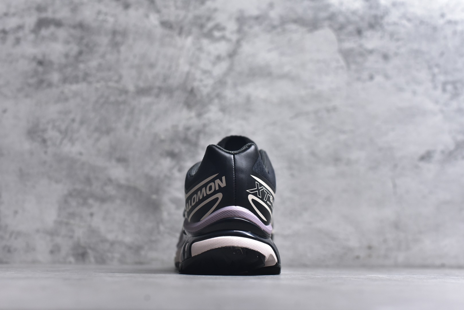 图片[5]-#Salomon XT-6 GTX 防水款新配色478614 萨洛蒙复古潮流户外机能登山跑鞋 纯原外贸平台特供订单 耗时半年巨作 全套原纸板楦头开发 原厂特供网布配套加持 确保原汁原味 完美呈现版型 原档数据独家私模五层组合大底 原装Ortholite轻量化鞋垫 中底布带钢印编号 原厂TPU锁扣 进口港宝加持 后跟自然饱满 还原公司包裹性 鞋面以“锯齿”状的包裹系统呈现 在基色底之下加入了各种色点缀 将公司的最新技术和时尚前卫的造型融入耐用的长跑款式中 鞋面由 TPU 薄膜制成 并焊接在高耐磨网眼上 使其既时尚又坚固 由 ACS底盘支撑 可增强稳定性和支撑力 以及由橡胶凸耳 Contragrip外底覆盖的 EVA 缓冲中底 旨在应对崎岖的地形 鞋舌上的彩色Salomon 标签、Quicklace 系统以及鞋头、鞋舌和鞋跟上的附加品牌使细节更加完美 让穿着者可以轻松驾驭户外与通勤下的任何运动生活场景 无缝鞋身户外随意纵横 颜值与脚感兼备 出街通勤 绝对非常吸睛 你值得拥有 尺码：36 36.5 37.5 38 38.5 39 40 40.5 41 42 42.5 43 44 44.5 45-选品中心