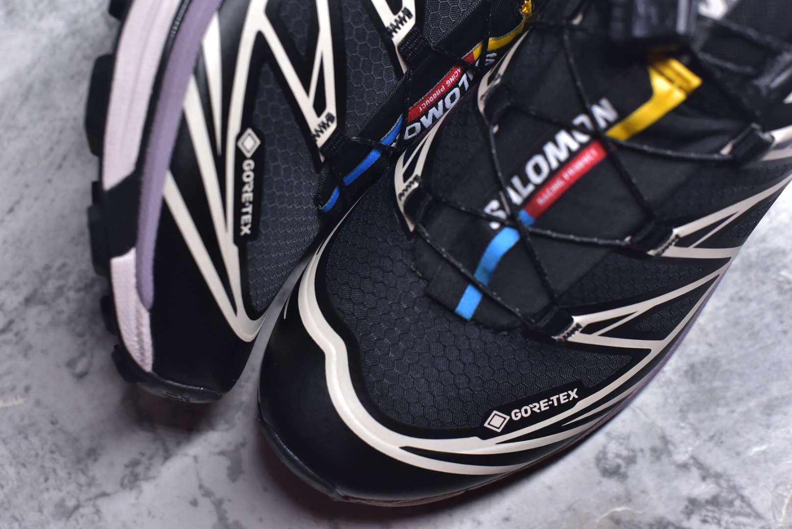 图片[8]-#Salomon XT-6 GTX 防水款新配色478614 萨洛蒙复古潮流户外机能登山跑鞋 纯原外贸平台特供订单 耗时半年巨作 全套原纸板楦头开发 原厂特供网布配套加持 确保原汁原味 完美呈现版型 原档数据独家私模五层组合大底 原装Ortholite轻量化鞋垫 中底布带钢印编号 原厂TPU锁扣 进口港宝加持 后跟自然饱满 还原公司包裹性 鞋面以“锯齿”状的包裹系统呈现 在基色底之下加入了各种色点缀 将公司的最新技术和时尚前卫的造型融入耐用的长跑款式中 鞋面由 TPU 薄膜制成 并焊接在高耐磨网眼上 使其既时尚又坚固 由 ACS底盘支撑 可增强稳定性和支撑力 以及由橡胶凸耳 Contragrip外底覆盖的 EVA 缓冲中底 旨在应对崎岖的地形 鞋舌上的彩色Salomon 标签、Quicklace 系统以及鞋头、鞋舌和鞋跟上的附加品牌使细节更加完美 让穿着者可以轻松驾驭户外与通勤下的任何运动生活场景 无缝鞋身户外随意纵横 颜值与脚感兼备 出街通勤 绝对非常吸睛 你值得拥有 尺码：36 36.5 37.5 38 38.5 39 40 40.5 41 42 42.5 43 44 44.5 45-选品中心