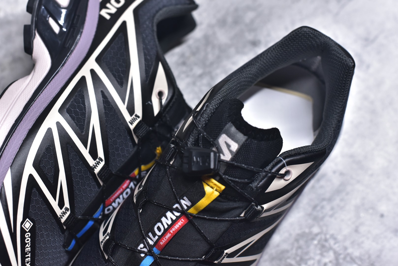 图片[9]-#Salomon XT-6 GTX 防水款新配色478614 萨洛蒙复古潮流户外机能登山跑鞋 纯原外贸平台特供订单 耗时半年巨作 全套原纸板楦头开发 原厂特供网布配套加持 确保原汁原味 完美呈现版型 原档数据独家私模五层组合大底 原装Ortholite轻量化鞋垫 中底布带钢印编号 原厂TPU锁扣 进口港宝加持 后跟自然饱满 还原公司包裹性 鞋面以“锯齿”状的包裹系统呈现 在基色底之下加入了各种色点缀 将公司的最新技术和时尚前卫的造型融入耐用的长跑款式中 鞋面由 TPU 薄膜制成 并焊接在高耐磨网眼上 使其既时尚又坚固 由 ACS底盘支撑 可增强稳定性和支撑力 以及由橡胶凸耳 Contragrip外底覆盖的 EVA 缓冲中底 旨在应对崎岖的地形 鞋舌上的彩色Salomon 标签、Quicklace 系统以及鞋头、鞋舌和鞋跟上的附加品牌使细节更加完美 让穿着者可以轻松驾驭户外与通勤下的任何运动生活场景 无缝鞋身户外随意纵横 颜值与脚感兼备 出街通勤 绝对非常吸睛 你值得拥有 尺码：36 36.5 37.5 38 38.5 39 40 40.5 41 42 42.5 43 44 44.5 45-选品中心