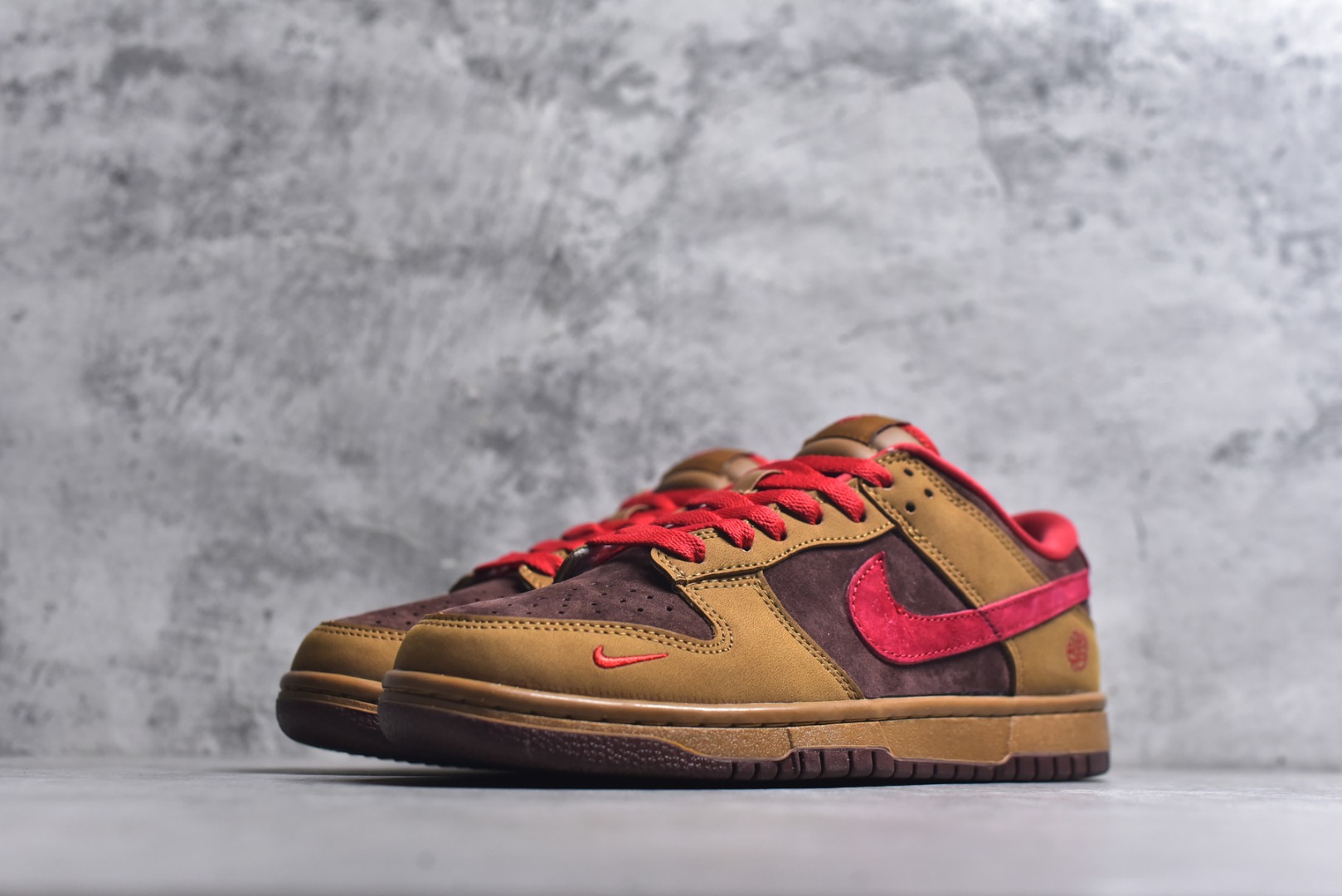 图片[2]-#Nike SB Dunk Low \”马年限定款“——黄棕红” 高端定制 低帮休闲板鞋 定制鞋盒 Ortholite鞋垫透气防臭 大厂纯原品质出货 超高清洁度 皮料切割干净无任何毛边 细节完美 货号：YF9511-926 尺码：36 36.5 37.5 38 38.5 39 40 40.5 41 42 42.5 43 44 44.5 45-选品中心