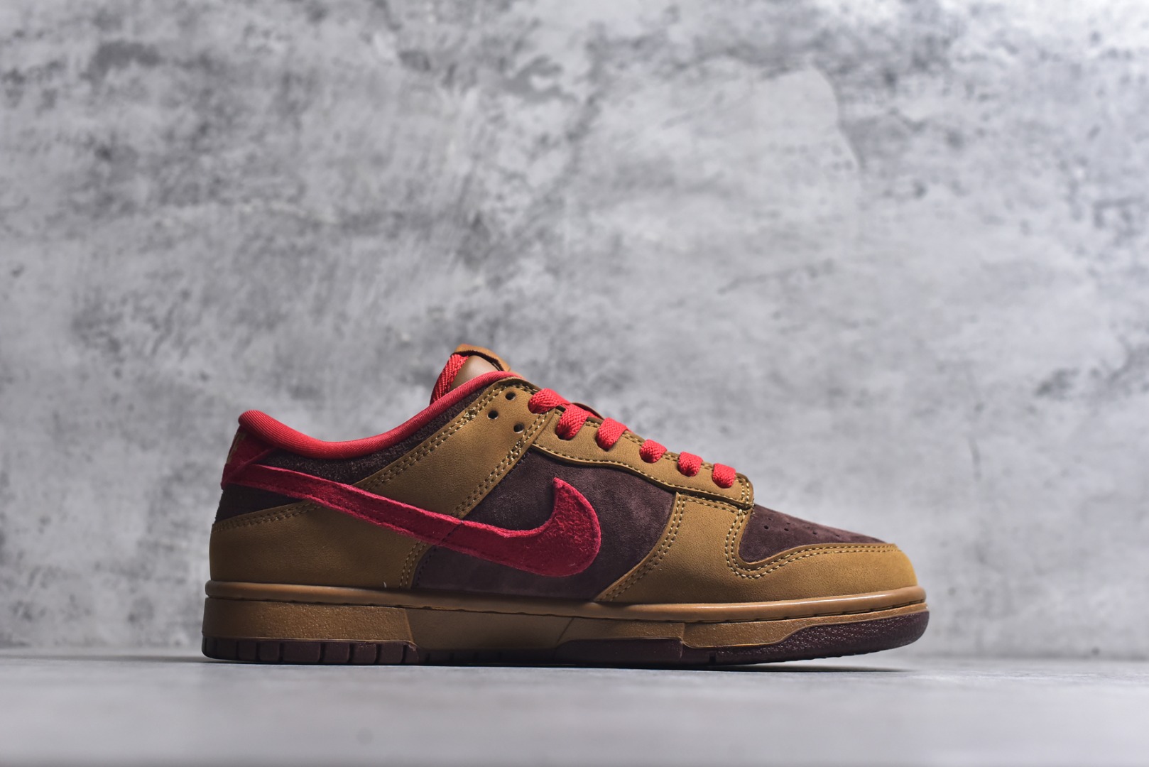 图片[3]-#Nike SB Dunk Low \”马年限定款“——黄棕红” 高端定制 低帮休闲板鞋 定制鞋盒 Ortholite鞋垫透气防臭 大厂纯原品质出货 超高清洁度 皮料切割干净无任何毛边 细节完美 货号：YF9511-926 尺码：36 36.5 37.5 38 38.5 39 40 40.5 41 42 42.5 43 44 44.5 45-选品中心