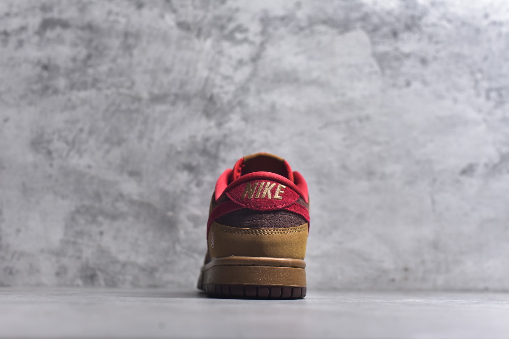 图片[5]-#Nike SB Dunk Low \”马年限定款“——黄棕红” 高端定制 低帮休闲板鞋 定制鞋盒 Ortholite鞋垫透气防臭 大厂纯原品质出货 超高清洁度 皮料切割干净无任何毛边 细节完美 货号：YF9511-926 尺码：36 36.5 37.5 38 38.5 39 40 40.5 41 42 42.5 43 44 44.5 45-选品中心