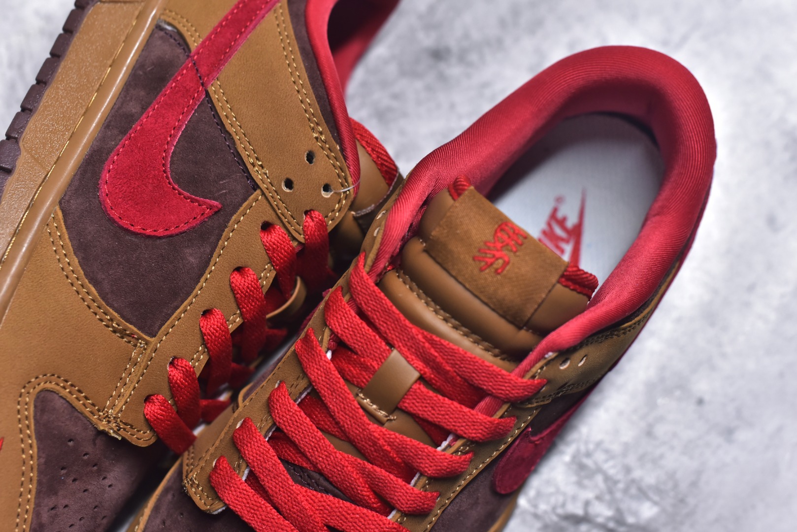 图片[9]-#Nike SB Dunk Low \”马年限定款“——黄棕红” 高端定制 低帮休闲板鞋 定制鞋盒 Ortholite鞋垫透气防臭 大厂纯原品质出货 超高清洁度 皮料切割干净无任何毛边 细节完美 货号：YF9511-926 尺码：36 36.5 37.5 38 38.5 39 40 40.5 41 42 42.5 43 44 44.5 45-选品中心