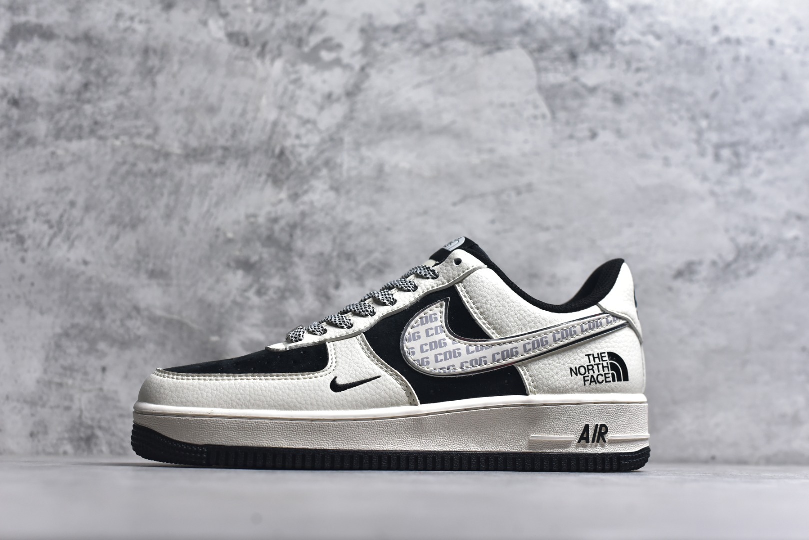 #海外爆款限量发售！公司级Nike Air Force 1 \'07 Low “北面联名——CDG米黑亮边”空军一号 高端定制 低帮 运动鞋 休闲鞋 折边针车 工艺难度大 原楦头原纸板 原装鞋盒 定制五金配件 内置全掌气垫 原厂鞋底 货号：HH7518-013 尺码：36 36.5 37.5 38 38.5 39 40 40.5 41 42 42.5 43 44 44.5 45-选品中心