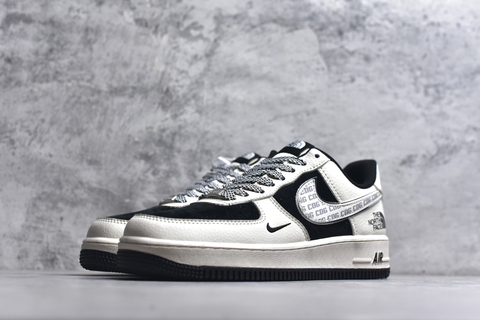 图片[2]-#海外爆款限量发售！公司级Nike Air Force 1 \’07 Low “北面联名——CDG米黑亮边”空军一号 高端定制 低帮 运动鞋 休闲鞋 折边针车 工艺难度大 原楦头原纸板 原装鞋盒 定制五金配件 内置全掌气垫 原厂鞋底 货号：HH7518-013 尺码：36 36.5 37.5 38 38.5 39 40 40.5 41 42 42.5 43 44 44.5 45-选品中心