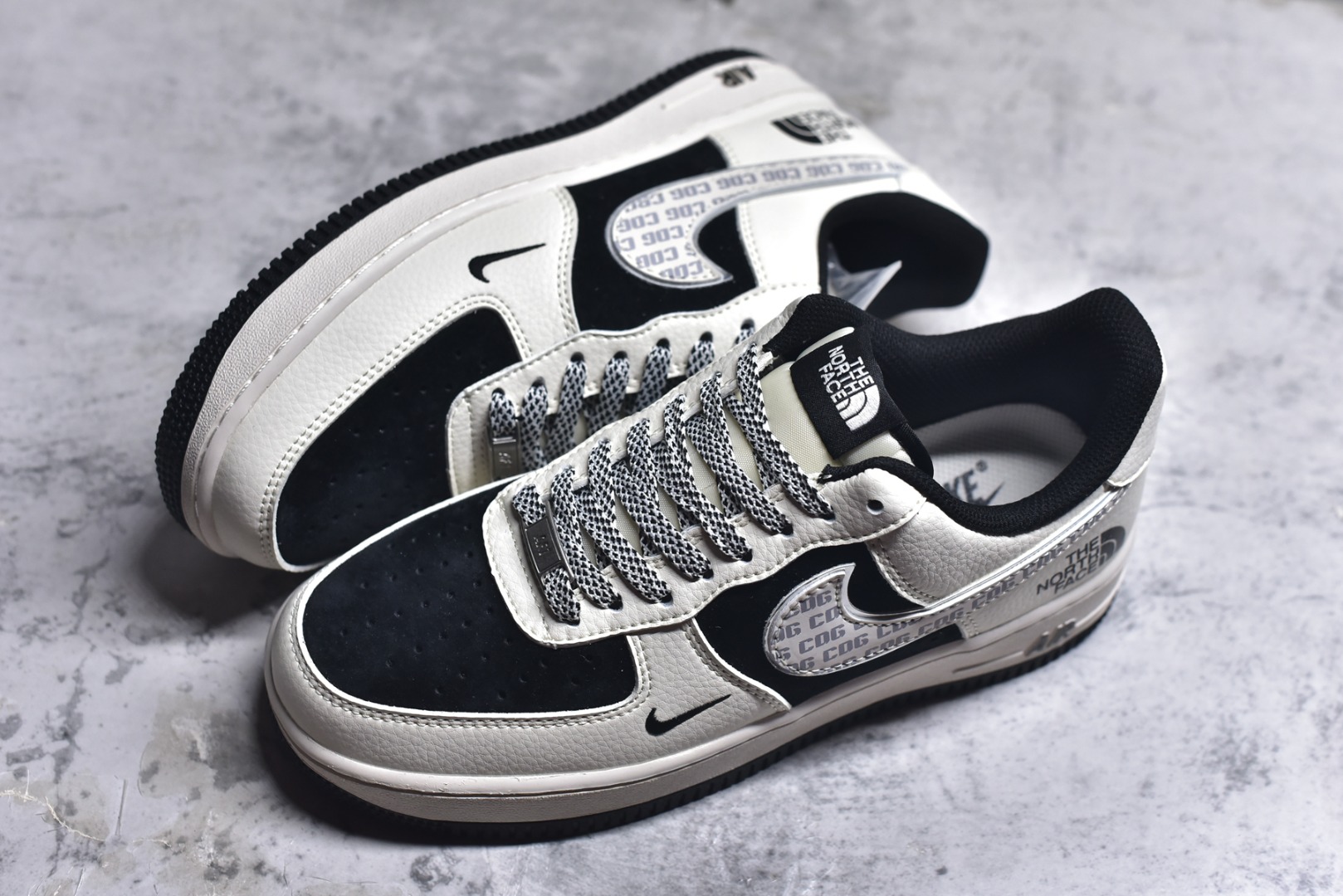 图片[7]-#海外爆款限量发售！公司级Nike Air Force 1 \’07 Low “北面联名——CDG米黑亮边”空军一号 高端定制 低帮 运动鞋 休闲鞋 折边针车 工艺难度大 原楦头原纸板 原装鞋盒 定制五金配件 内置全掌气垫 原厂鞋底 货号：HH7518-013 尺码：36 36.5 37.5 38 38.5 39 40 40.5 41 42 42.5 43 44 44.5 45-选品中心