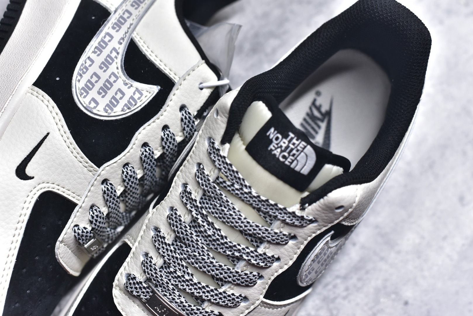 图片[9]-#海外爆款限量发售！公司级Nike Air Force 1 \’07 Low “北面联名——CDG米黑亮边”空军一号 高端定制 低帮 运动鞋 休闲鞋 折边针车 工艺难度大 原楦头原纸板 原装鞋盒 定制五金配件 内置全掌气垫 原厂鞋底 货号：HH7518-013 尺码：36 36.5 37.5 38 38.5 39 40 40.5 41 42 42.5 43 44 44.5 45-选品中心