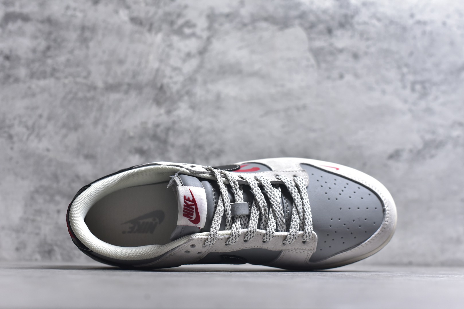 图片[4]-#2026年新款限量发售！Nike SB Dunk Low“ 马年限定—NIKE马年大吉” 周年高端定制 低帮休闲板鞋 定制鞋盒 大厂纯原品质出货 超高清洁度 皮料切割干净无任何毛边 细节完美 货号：JP2026-111 尺码：36 36.5 37.5 38 38.5 39 40 40.5 41 42 42.5 43 44 44.5 45-选品中心