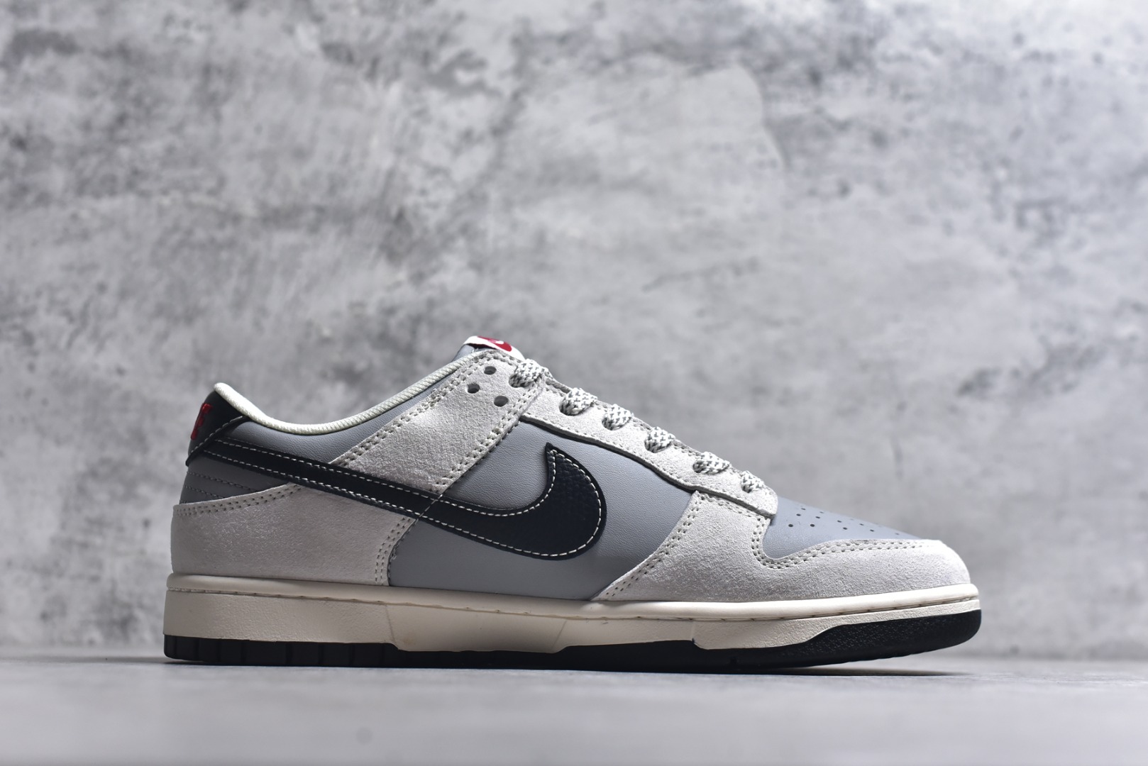 图片[3]-#2026年新款限量发售！Nike SB Dunk Low“ 马年限定—NIKE马年大吉” 周年高端定制 低帮休闲板鞋 定制鞋盒 大厂纯原品质出货 超高清洁度 皮料切割干净无任何毛边 细节完美 货号：JP2026-111 尺码：36 36.5 37.5 38 38.5 39 40 40.5 41 42 42.5 43 44 44.5 45-选品中心