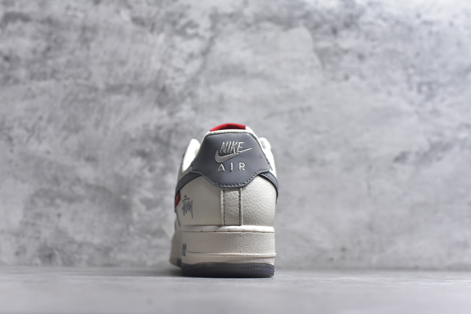 图片[5]-#海外爆款限量发售！公司级Nike Air Force 1 \’07 Low “斯图西联名Supreme联名——米灰红水晶底”空军一号 高端定制 低帮 运动鞋 休闲鞋 折边针车 工艺难度大 原楦头原纸板 原装鞋盒 定制五金配件 内置全掌气垫 原厂鞋底 货号：HH7518-037 尺码：36 36.5 37.5 38 38.5 39 40 40.5 41 42 42.5 43 44 44.5 45-选品中心