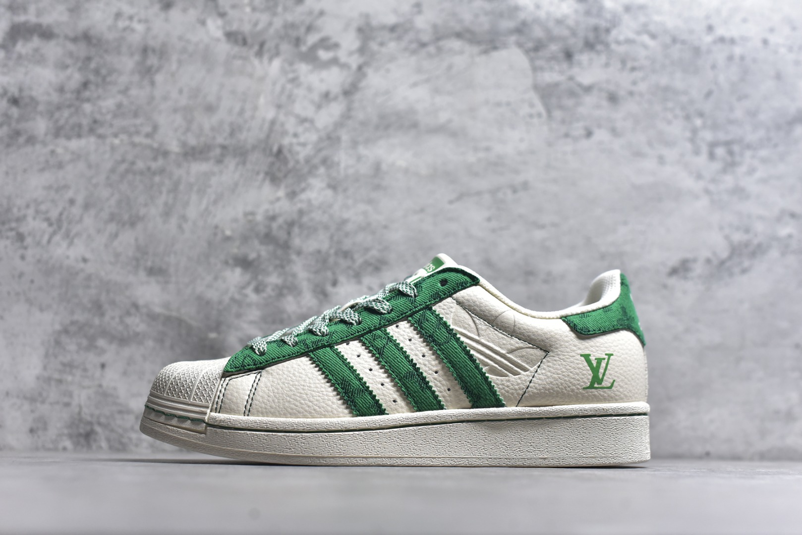 #独家实拍✨ Adidas Originals Superstar 联名款 经典贝壳头官网同步 实拍首发渠道正品订单 诠释市场最高工艺水平区别市面普通真标版本，进出专柜无压力 货号：XS0017 尺码：36-45（半）-选品中心