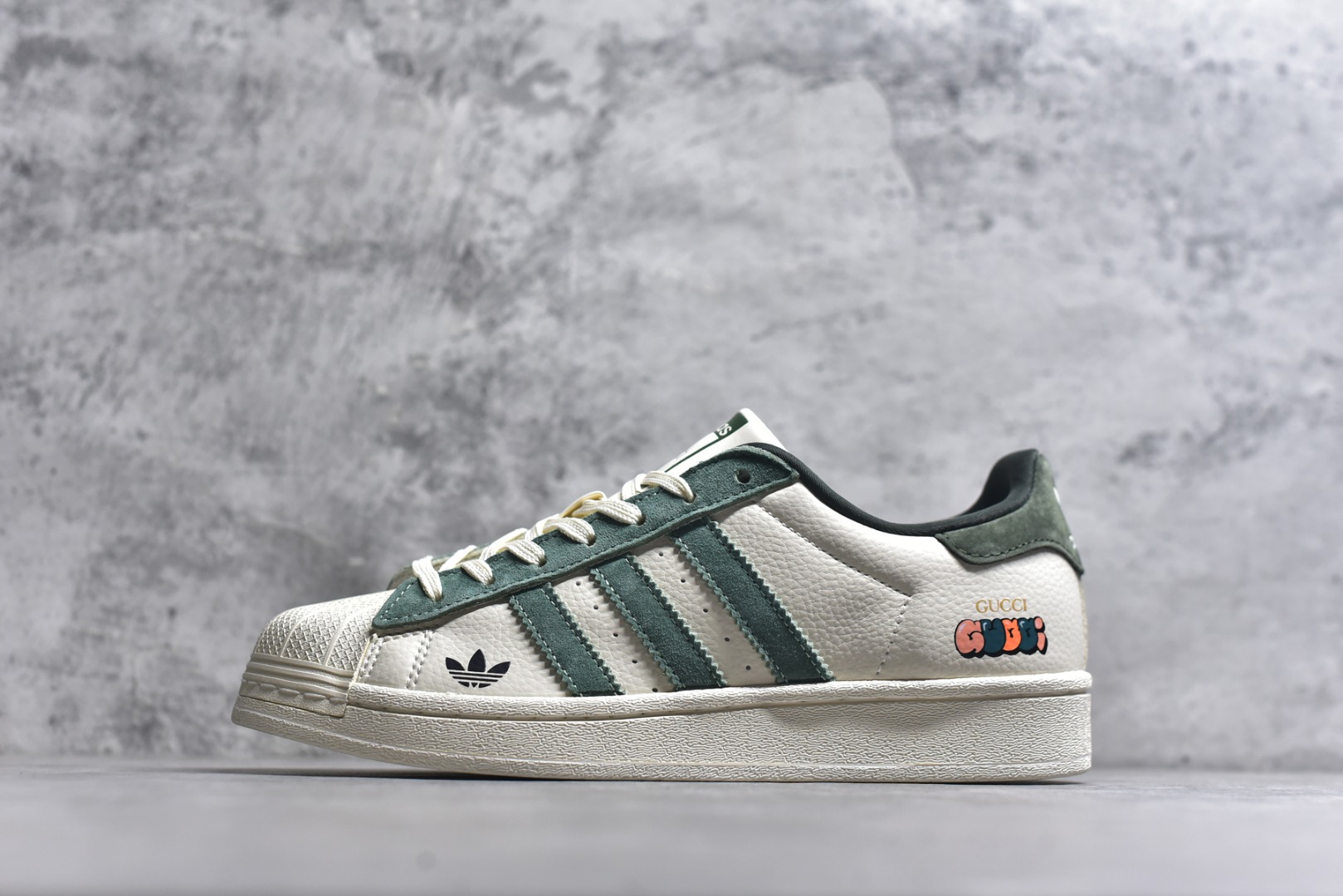 #独家实拍✨adidas team court 古驰联名款 贝壳头 浮夸的日韩版面与鞋底 颜值爆棚 开学季不撞鞋 货号：XS0001 尺码：36 36.5 37 38 38.5 39 40 40.5 41 42 42.5 43 44 45-选品中心