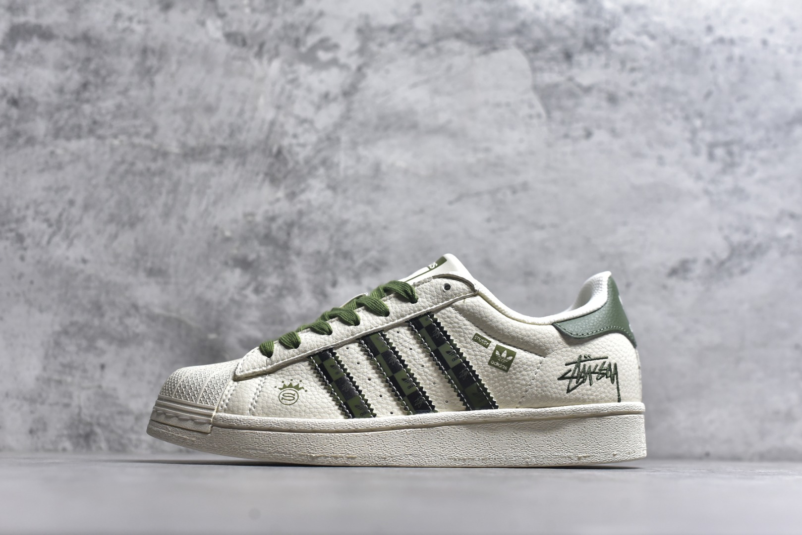 #独家实拍✨ Adidas Originals Superstar 斯图西联名款 经典贝壳头官网同步 实拍首发渠道正品订单 诠释市场最高工艺水平区别市面普通真标版本，进出专柜无压力 货号：XS0009 尺码：36-45（半）-选品中心