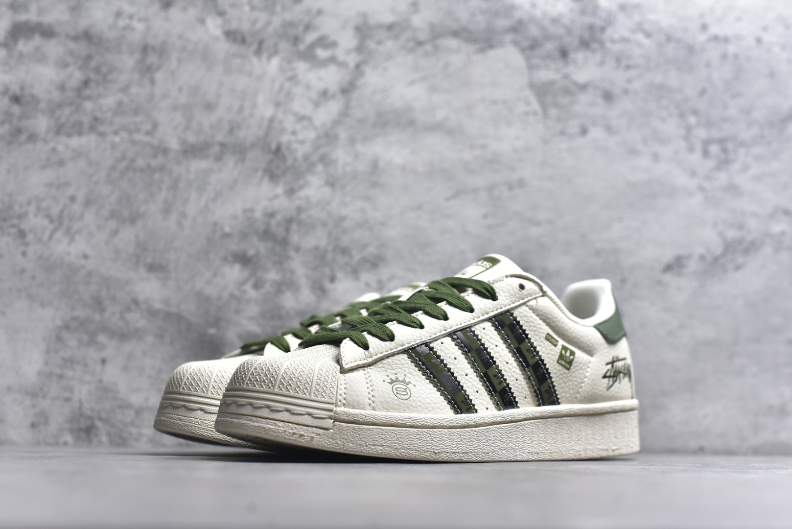 图片[2]-#独家实拍✨ Adidas Originals Superstar 斯图西联名款 经典贝壳头官网同步 实拍首发渠道正品订单 诠释市场最高工艺水平区别市面普通真标版本，进出专柜无压力 货号：XS0009 尺码：36-45（半）-选品中心