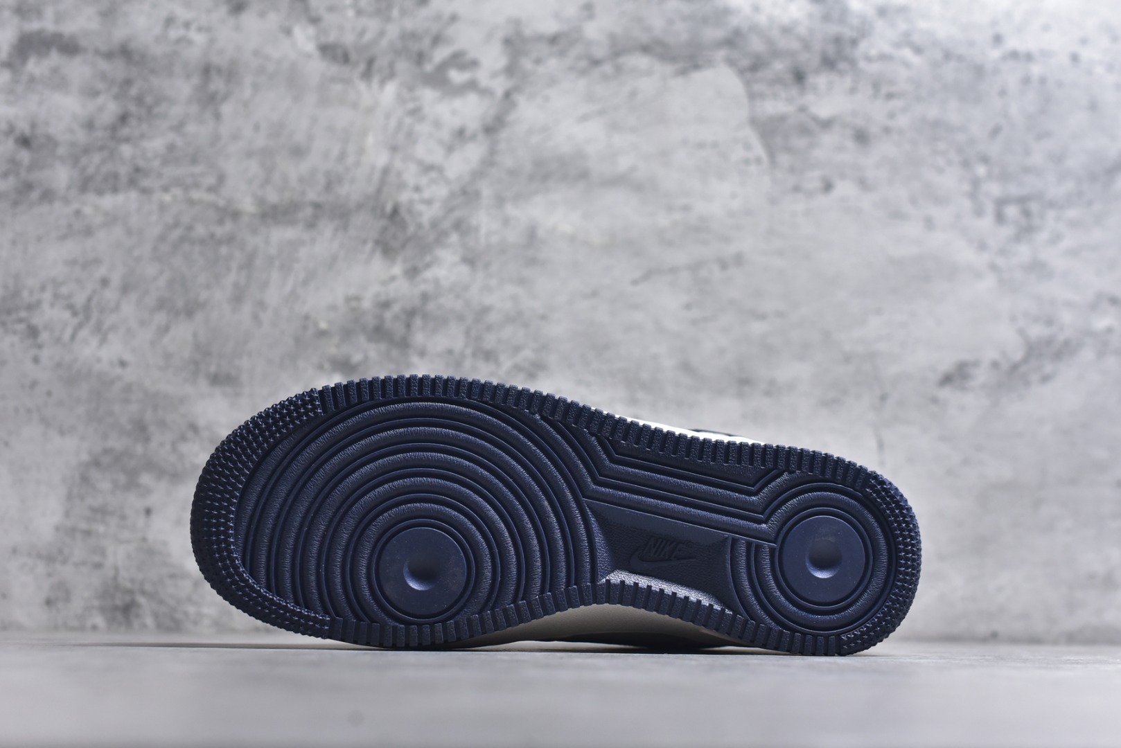 图片[6]-#海外爆款限量发售！公司级Nike Air Force 1 \’07 Low “Supreme联名——猪八米蓝红”空军一号 高端定制 低帮 运动鞋 休闲鞋 折边针车 工艺难度大 原楦头原纸板 原装鞋盒 定制五金配件 内置全掌气垫 原厂鞋底 货号：HH7518-021 尺码：36 36.5 37.5 38 38.5 39 40 40.5 41 42 42.5 43 44 44.5 45-选品中心