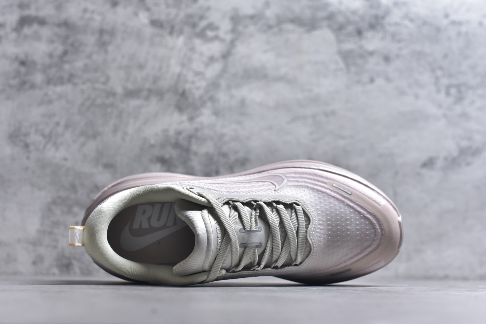 图片[4]-#NIKE VOMERO PLUS V18PLUS 登月 粉白 HV8154-603女鞋 36 36.5 37.5 38 38.5 39 40-选品中心