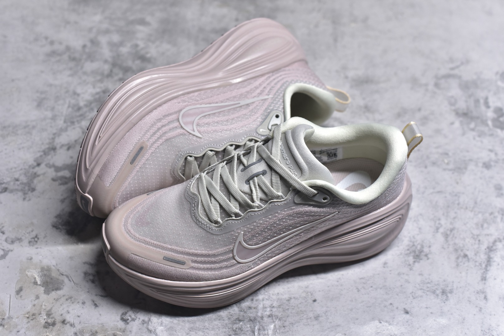 图片[7]-#NIKE VOMERO PLUS V18PLUS 登月 粉白 HV8154-603女鞋 36 36.5 37.5 38 38.5 39 40-选品中心