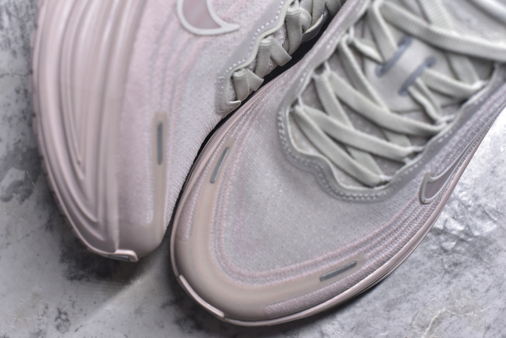 图片[8]-#NIKE VOMERO PLUS V18PLUS 登月 粉白 HV8154-603女鞋 36 36.5 37.5 38 38.5 39 40-选品中心