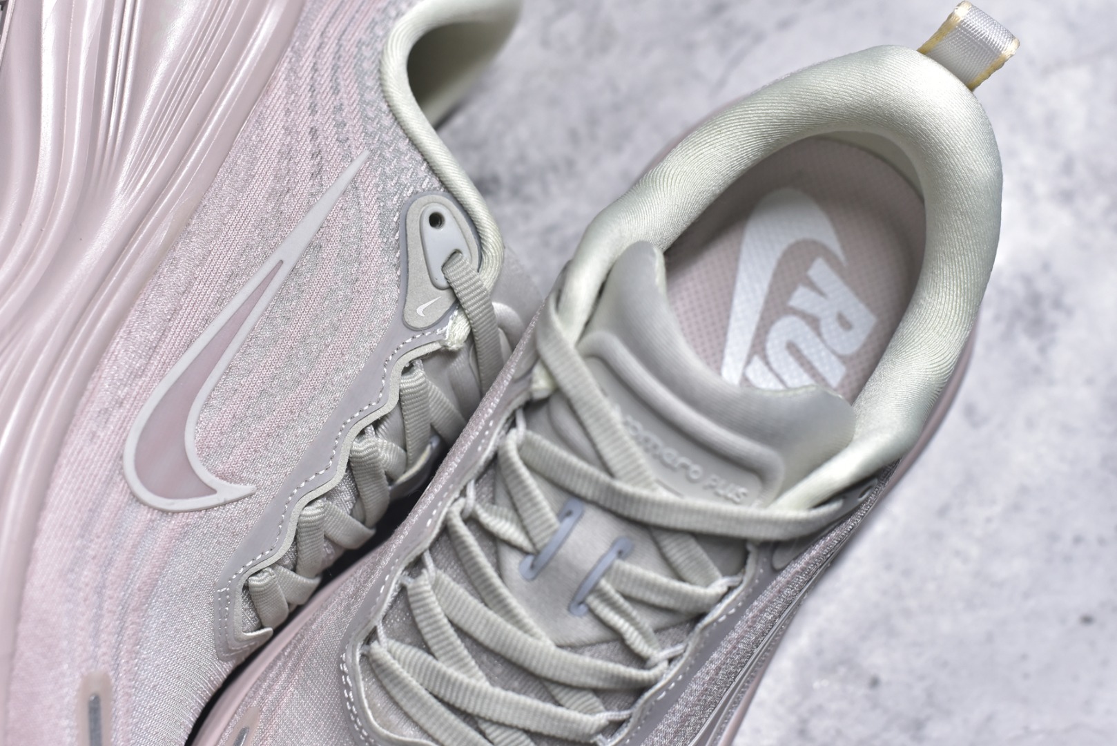 图片[9]-#NIKE VOMERO PLUS V18PLUS 登月 粉白 HV8154-603女鞋 36 36.5 37.5 38 38.5 39 40-选品中心