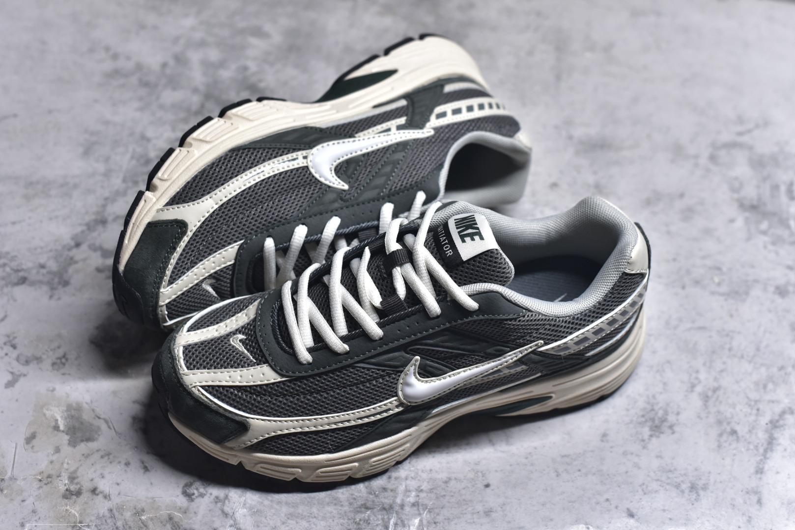 图片[7]-#Initiator 创始者系列 复古运动舒适网布休闲跑步鞋 Ins爆火全新韩系古着风 回味经典 采用透气网眼鞋面和支撑覆盖层 自然运动设计的Phlyon中底用于缓冲 BRS 1000碳橡胶外底具有轻质柔韧性 牵引力和耐用性 货号：IB4339-025 尺码：36 36.5 37.5 38 38.5 39 40 40.5 41 42 42.5 43 44 45-选品中心