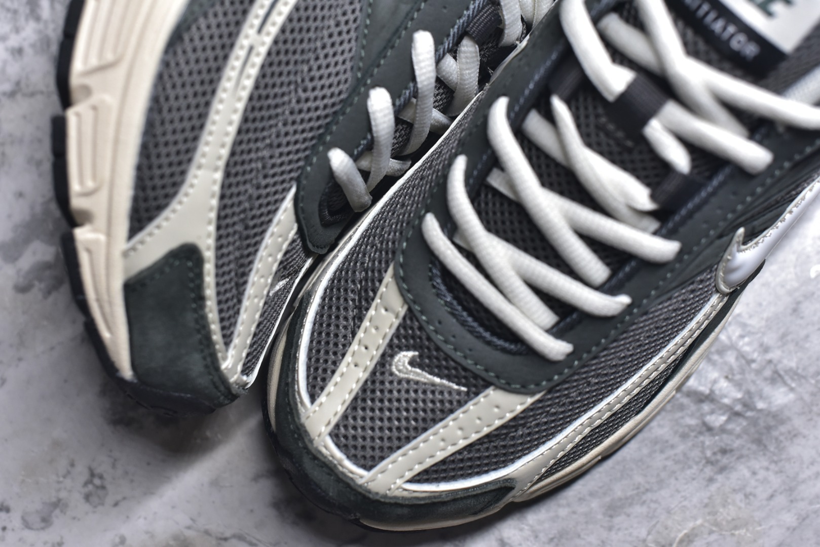 图片[8]-#Initiator 创始者系列 复古运动舒适网布休闲跑步鞋 Ins爆火全新韩系古着风 回味经典 采用透气网眼鞋面和支撑覆盖层 自然运动设计的Phlyon中底用于缓冲 BRS 1000碳橡胶外底具有轻质柔韧性 牵引力和耐用性 货号：IB4339-025 尺码：36 36.5 37.5 38 38.5 39 40 40.5 41 42 42.5 43 44 45-选品中心