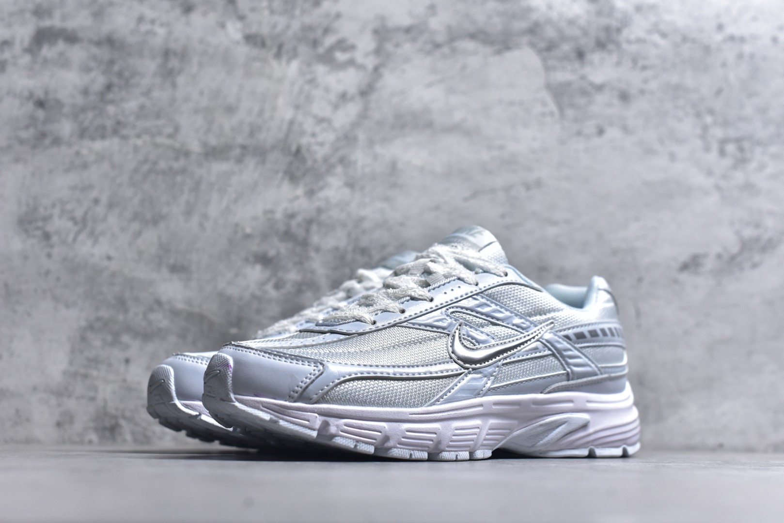 图片[2]-#NK Initiator 创始者系列 复古运动舒适网布休闲跑步鞋 Ins爆火全新韩系古着风 回味经典 采用透气网眼鞋面和支撑覆盖层 自然运动设计的Phlyon中底用于缓冲 BRS 1000碳橡胶外底具有轻质柔韧性 牵引力和耐用性 货号：IB4339-023 尺码：36 36.5 37.5 38 38.5 39 40 40.5 41-选品中心