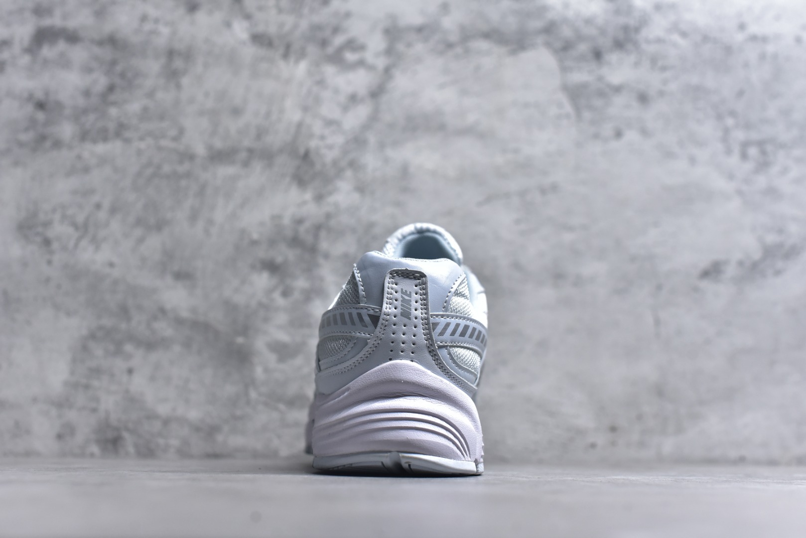 图片[5]-#NK Initiator 创始者系列 复古运动舒适网布休闲跑步鞋 Ins爆火全新韩系古着风 回味经典 采用透气网眼鞋面和支撑覆盖层 自然运动设计的Phlyon中底用于缓冲 BRS 1000碳橡胶外底具有轻质柔韧性 牵引力和耐用性 货号：IB4339-023 尺码：36 36.5 37.5 38 38.5 39 40 40.5 41-选品中心