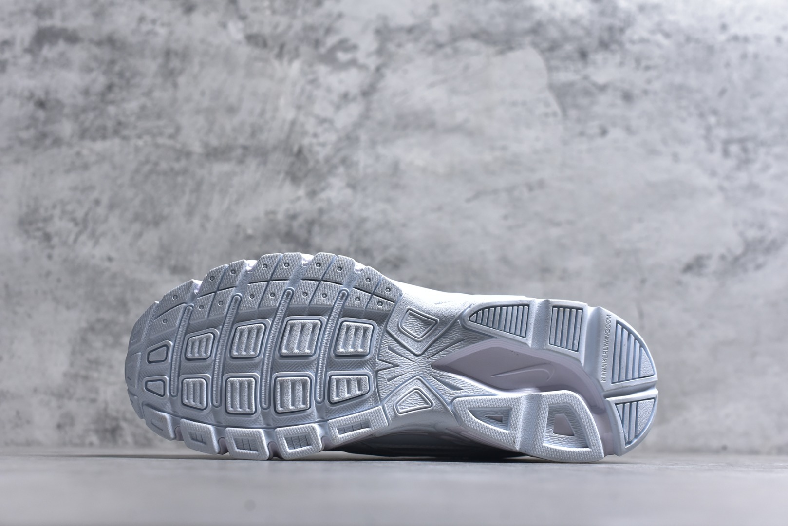 图片[6]-#NK Initiator 创始者系列 复古运动舒适网布休闲跑步鞋 Ins爆火全新韩系古着风 回味经典 采用透气网眼鞋面和支撑覆盖层 自然运动设计的Phlyon中底用于缓冲 BRS 1000碳橡胶外底具有轻质柔韧性 牵引力和耐用性 货号：IB4339-023 尺码：36 36.5 37.5 38 38.5 39 40 40.5 41-选品中心