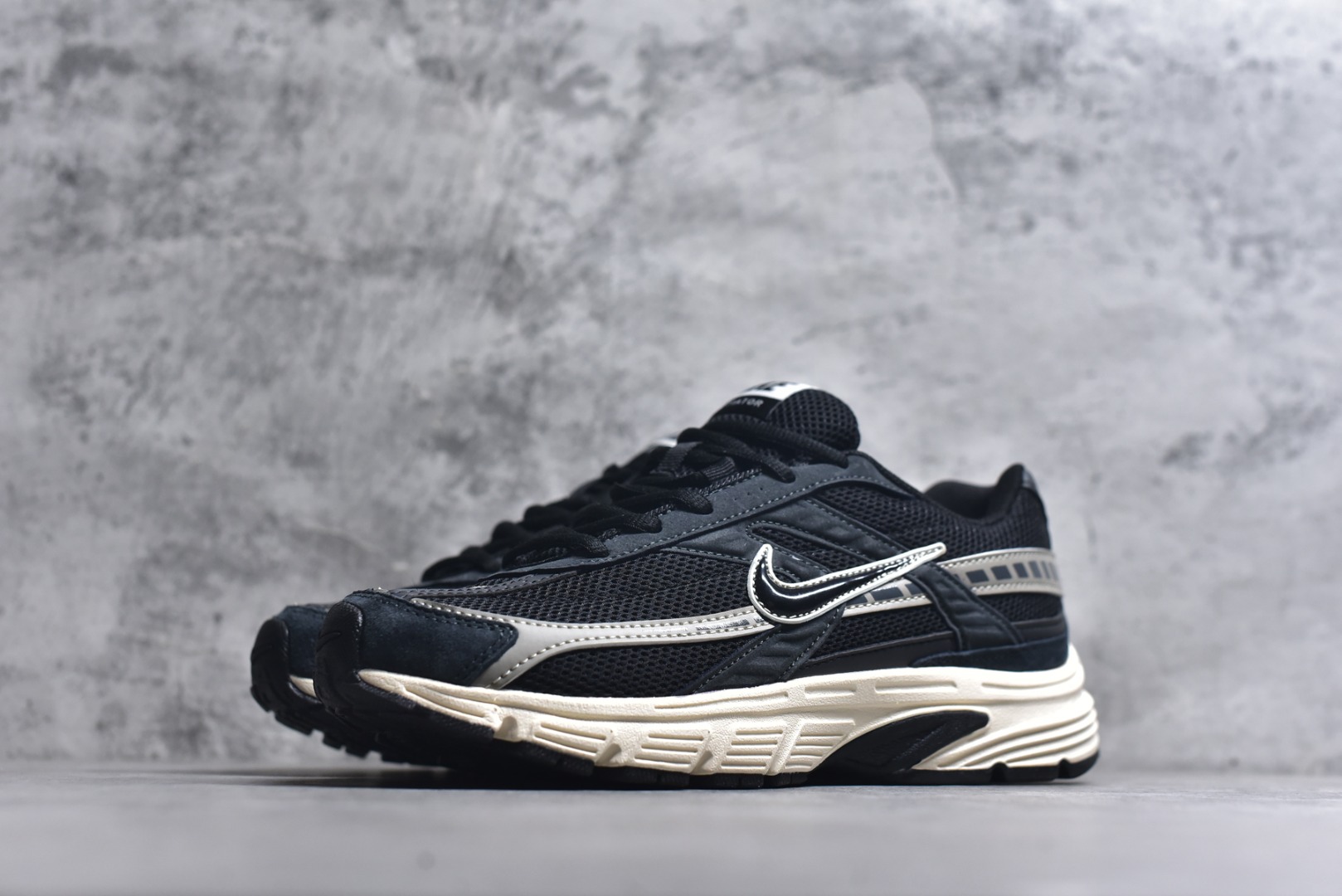 图片[2]-#NK Initiator 创始者系列 黑灰银 复古运动舒适网布休闲跑步鞋 Ins爆火全新韩系古着风 回味经典 采用透气网眼鞋面和支撑覆盖层 自然运动设计的Phlyon中底用于缓冲 BRS 1000碳橡胶外底具有轻质柔韧性 牵引力和耐用性 货号：IB4339-026 尺码：36 36.5 37.5 38 38.5 39 40 40.5 41 42 42.5 43 44 45-选品中心