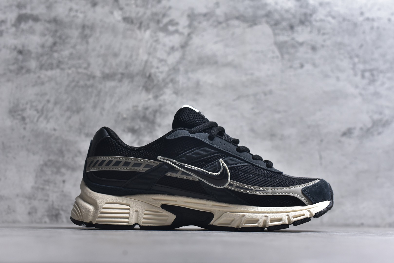 图片[3]-#NK Initiator 创始者系列 黑灰银 复古运动舒适网布休闲跑步鞋 Ins爆火全新韩系古着风 回味经典 采用透气网眼鞋面和支撑覆盖层 自然运动设计的Phlyon中底用于缓冲 BRS 1000碳橡胶外底具有轻质柔韧性 牵引力和耐用性 货号：IB4339-026 尺码：36 36.5 37.5 38 38.5 39 40 40.5 41 42 42.5 43 44 45-选品中心