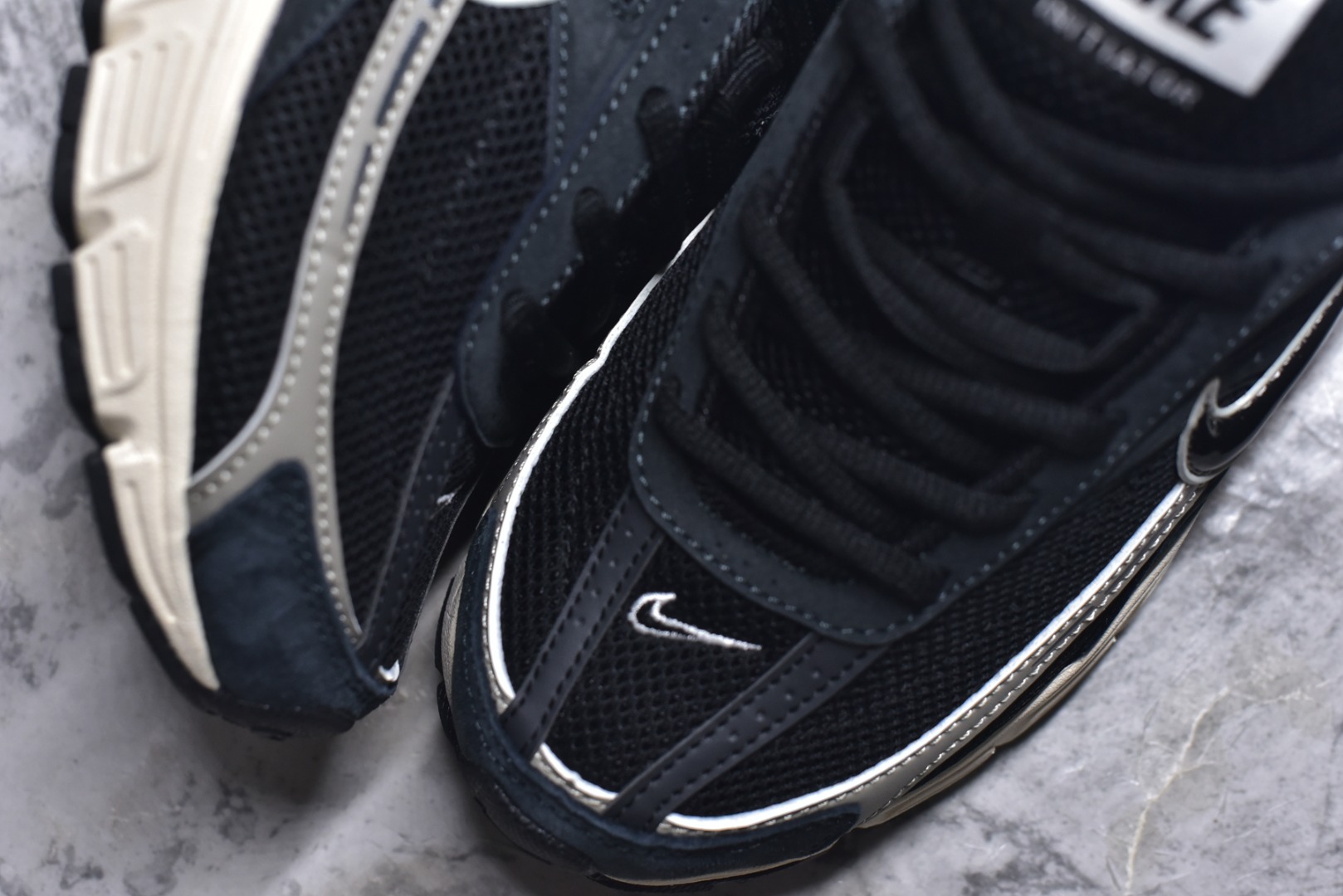 图片[8]-#NK Initiator 创始者系列 黑灰银 复古运动舒适网布休闲跑步鞋 Ins爆火全新韩系古着风 回味经典 采用透气网眼鞋面和支撑覆盖层 自然运动设计的Phlyon中底用于缓冲 BRS 1000碳橡胶外底具有轻质柔韧性 牵引力和耐用性 货号：IB4339-026 尺码：36 36.5 37.5 38 38.5 39 40 40.5 41 42 42.5 43 44 45-选品中心