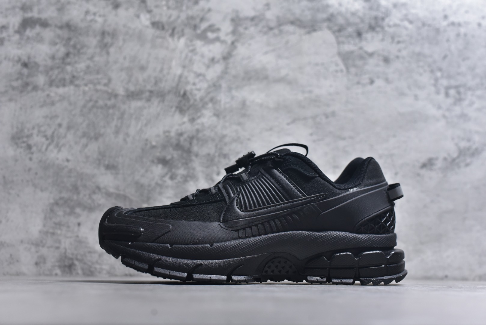 #Nike Zoom Vomero Roam 耐克 复古休闲运动慢跑鞋 货号：FV2295-002 尺码：36 36.5 37.5 38 38.5 39 40 40.5 41 42 42.5 43 44 45-选品中心