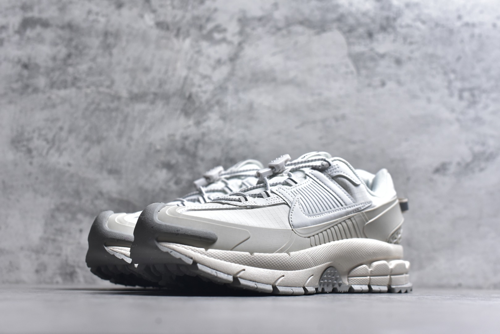 图片[2]-#Nike Zoom Vomero Roam 耐克 复古休闲运动慢跑鞋 货号：HV6410-100 尺码：36 36.5 37.5 38 38.5 39 40 40.5 41 42 42.5 43 44 45-选品中心