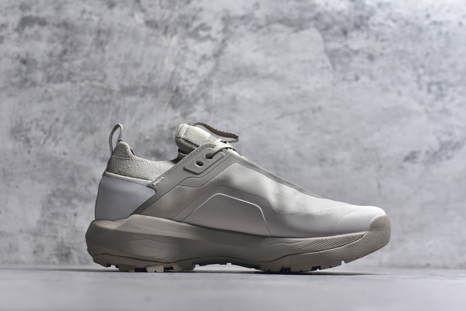 图片[3]-#Arcteryx始祖鸟 Vertex Alpine GTX M 男女情侣款低帮登山鞋 适合技术路线单日徒步穿着 aerios 鞋受到长途野外跑步鞋的启发 适合在变化的地形上进行快速轻快的徒步旅行穿着，舒适而有支撑性，鞋面更轻薄透气舒适。敏捷、稳定和技术路线上的自信源于vibram® megagrip外底、压缩eva内底以及一体的tpu 尺码：36-45-选品中心