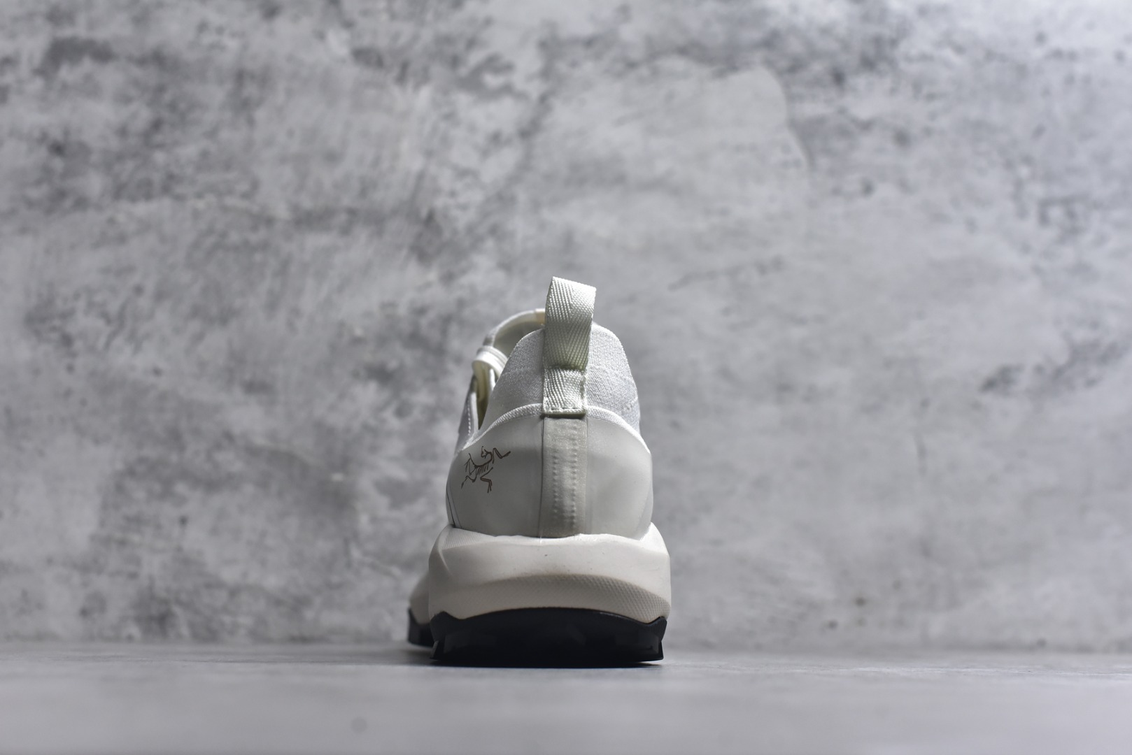 图片[5]-#Arcteryx始祖鸟 Vertex Alpine GTX M 男女情侣款低帮登山鞋 适合技术路线单日徒步穿着 aerios 鞋受到长途野外跑步鞋的启发 适合在变化的地形上进行快速轻快的徒步旅行穿着，舒适而有支撑性，鞋面更轻薄透气舒适。敏捷、稳定和技术路线上的自信源于vibram® megagrip外底、压缩eva内底以及一体的tpu 尺码：36-45-选品中心